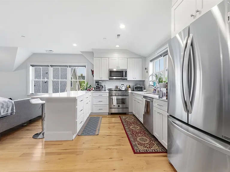 44 Evergreen St #3 — Photo 4