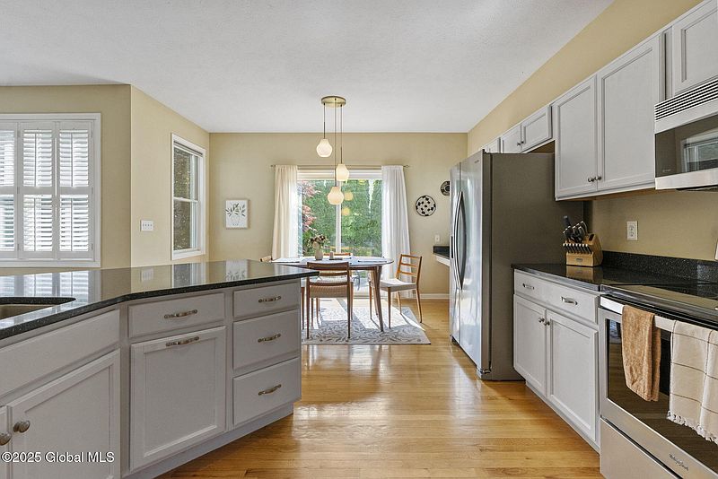 5th image of 28 Sterling Heights Drive