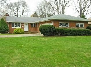 31301 Drake Dr, Bay Village, OH