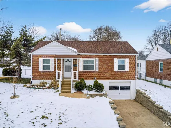 9821 Zenith Dr, Saint Louis, MO 63123