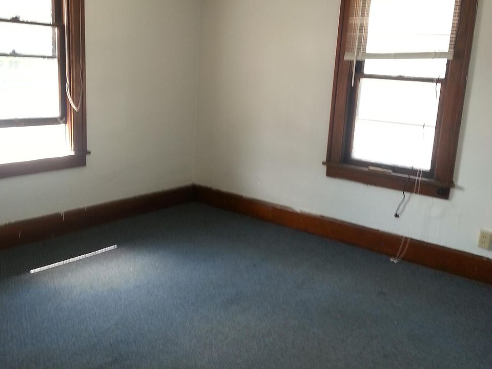 2nd image of 3027 1/2 6th St SW