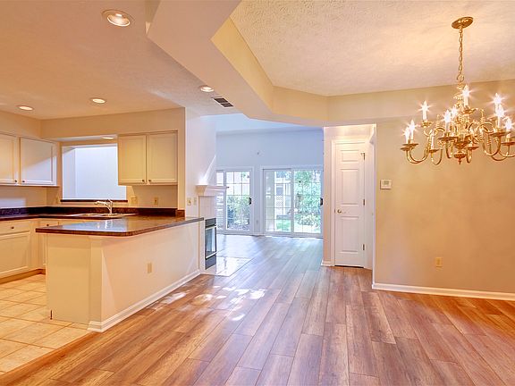 2nd image of 3071 Village Green Dr #3071