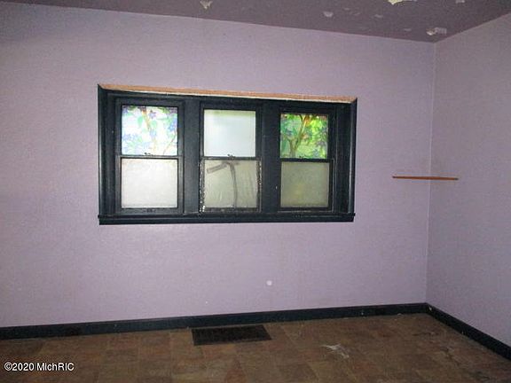 4th image of 43 Charlotte St