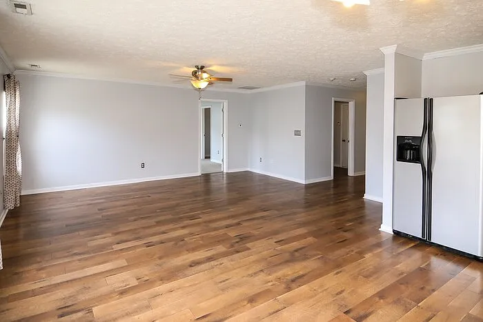3 bed, 2.0 bath, 1410 sqft, $1,750 — Photo 4
