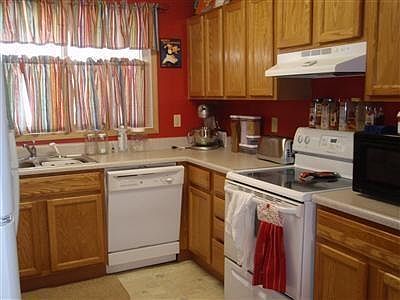 2nd image of 709 W 9th St