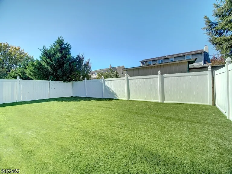 117 Burns Ave — Photo 14