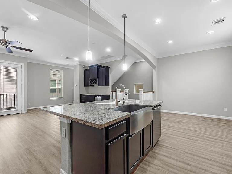 458 N Live Oak St — Photo 15