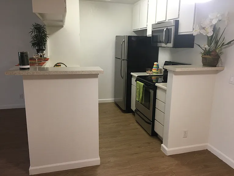 Zelzah Court — Photo 27