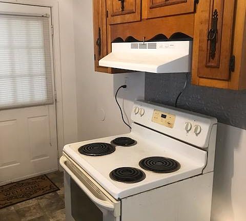 2nd image of 860 Artic Cir #6