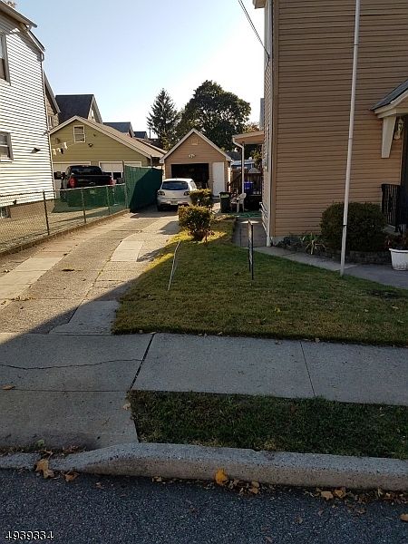 2nd image of 580 Broad St