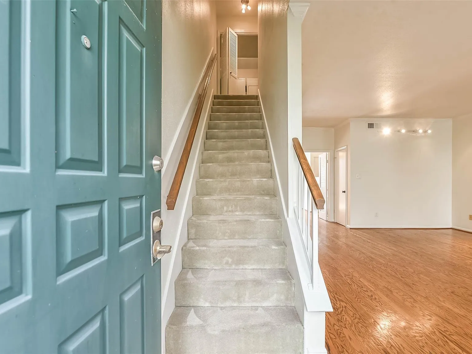2 bed, 2.5 bath, 1600 sqft, $2,650 — Photo 4