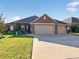 1809 Mead Ln, Moore, OK 73170
