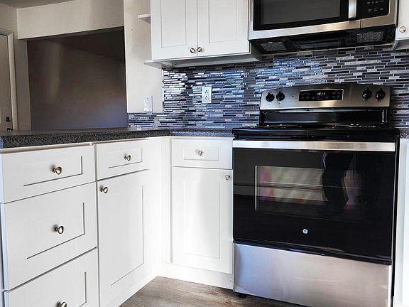 Bldg A/ 3 bdrm unit -kitchen