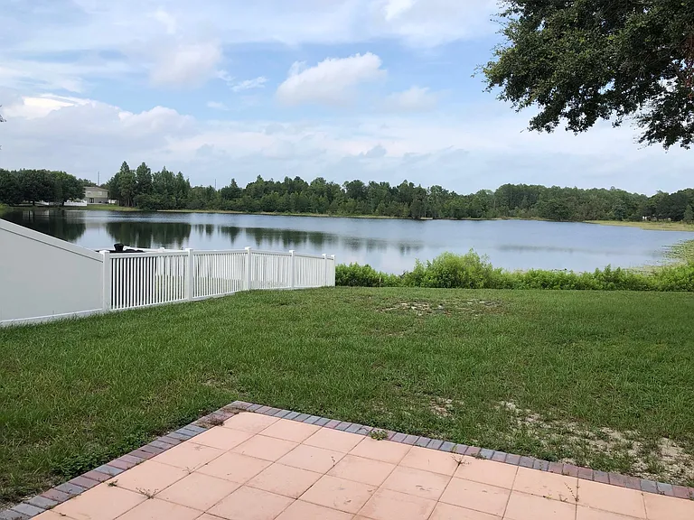 2102 Stoneview Rd — Photo 3