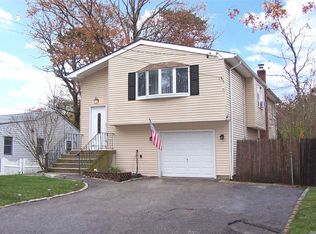 115 Alder Dr, Mastic Beach, NY 11951