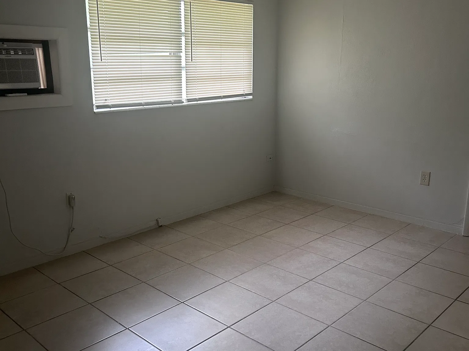 2 bed, 700 sqft, $1,400 — Photo 2
