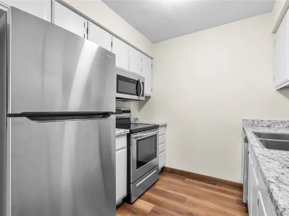 6627 Preston Terrace Ct SW APT 2, Cedar Rapids, IA 52404