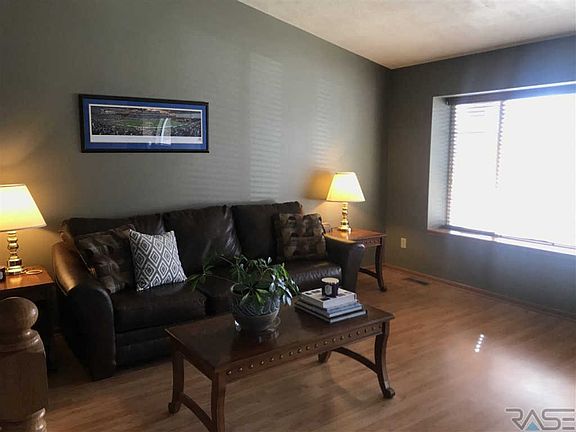 3rd image of 6804 S Hughes Ave