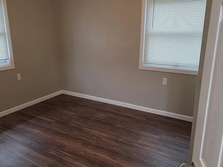 621 S Village Dr — Photo 8