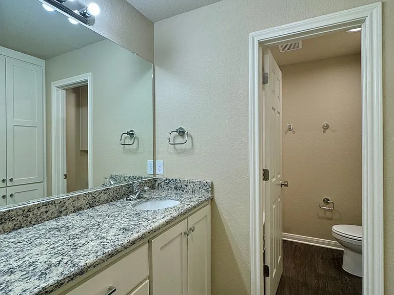 919 Briar Dr — Photo 13