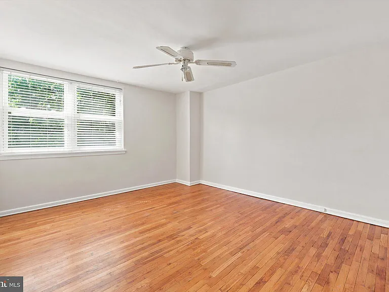 107 Plant Ave — Photo 3