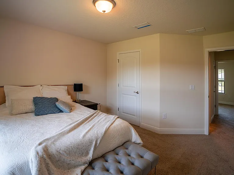 Guest bedroom #1 (queen bed)
