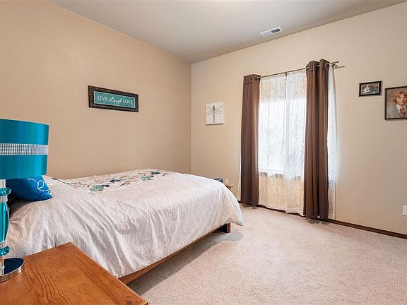2nd image of 1537 Sacajawea Ave
