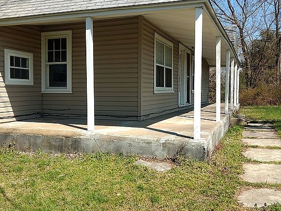 2nd image of 1537 E Us Highway 160