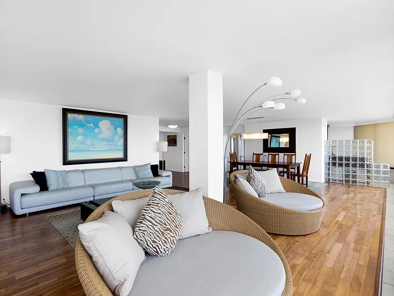 Swivel loungers to take in the breathtaking views