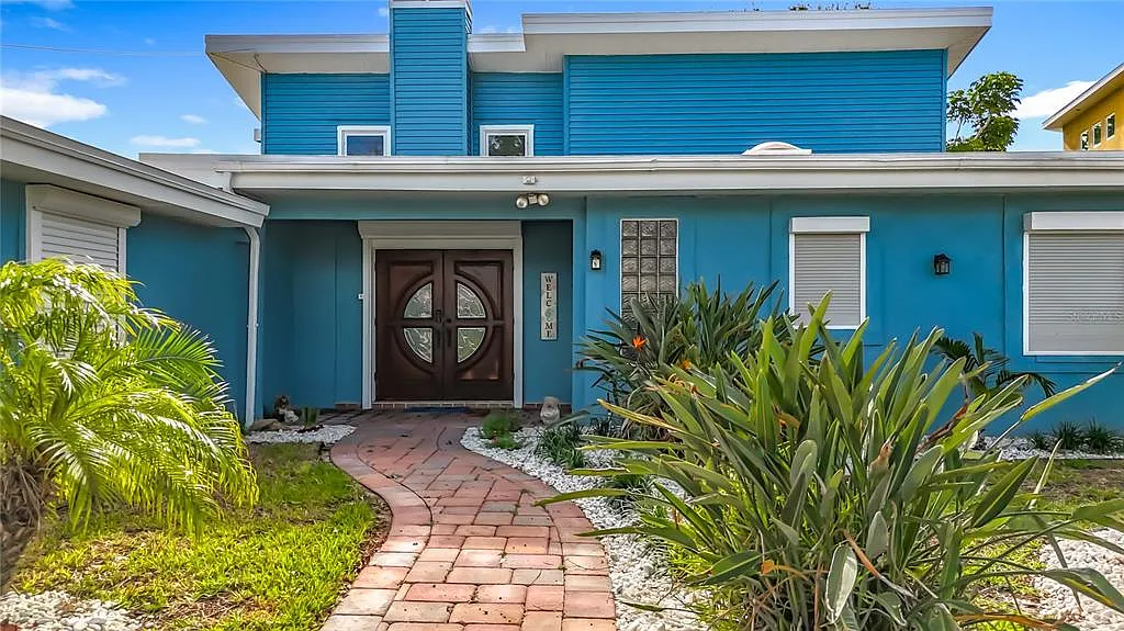 3 bed, 2.5 bath, 2189 sqft, $6,900 — Photo 1