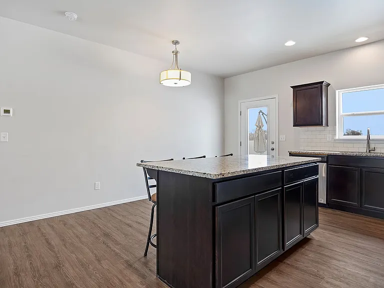 397 Marjorie St — Photo 8