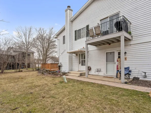 2 Wake Robin Ct #A, Woodridge, IL 60517