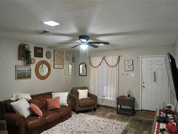 2nd image of 1809 Wilde Oak Cir #A