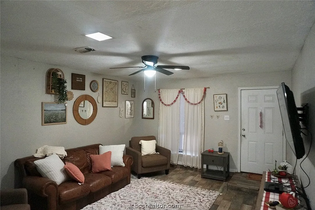 Building Photo - 1809 Wilde Oak Cir #A