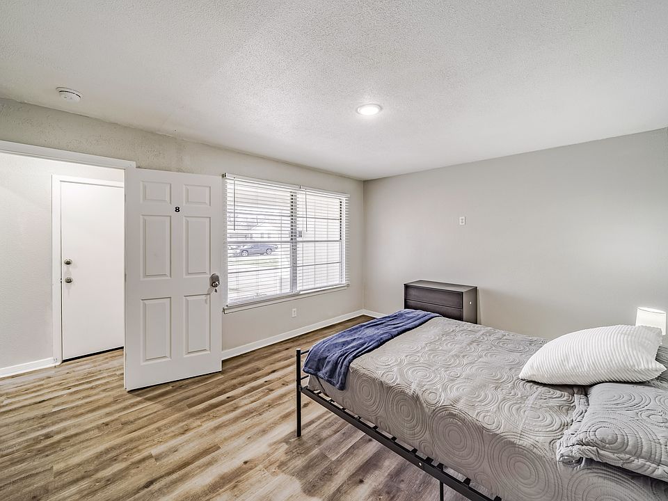 1st image of 521 Longridge Dr #14956415