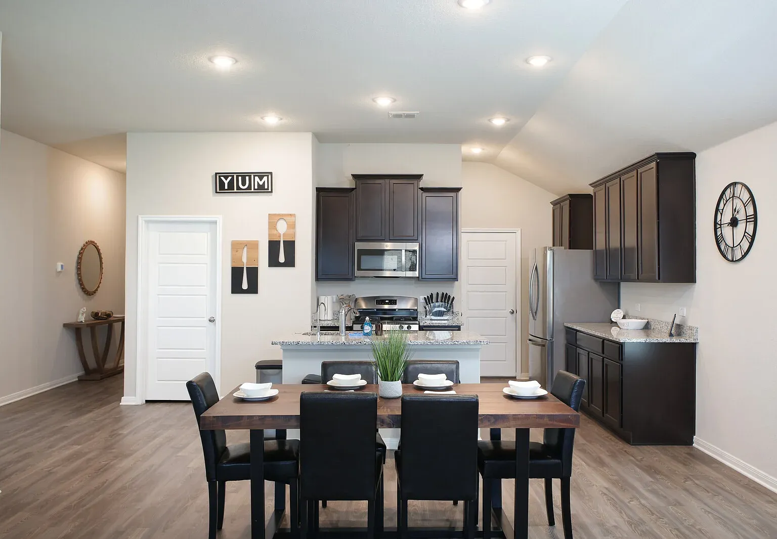 4 bed, $4,750 — Photo 2