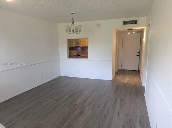 9471 Evergreen Pl APT 106, Davie, FL 33324