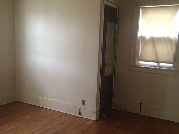 5th image of 5038 Larchmont St
