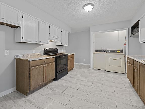 2nd image of 2067 Collier Dr