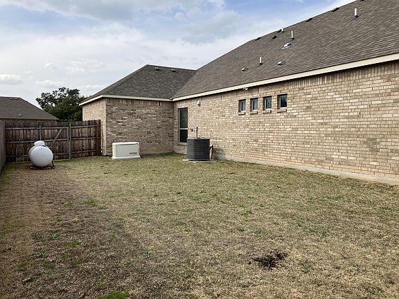 5th image of 407 Raven Dr
