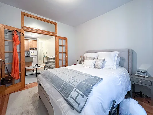 Rented by Compass | media 22