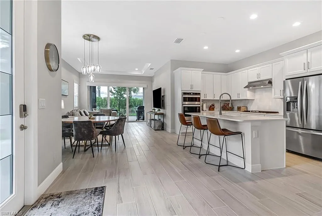 2 bed, 2.0 bath, 1643 sqft, $3,250 — Photo 2