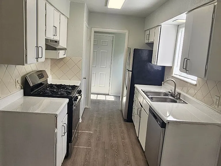 5905 Cherry Loop — Photo 3