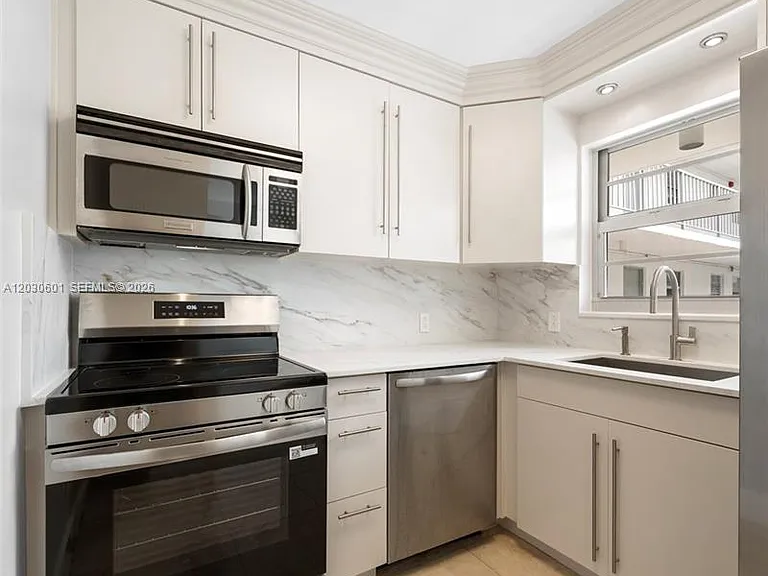 1610 Lenox Ave #316 — Photo 13
