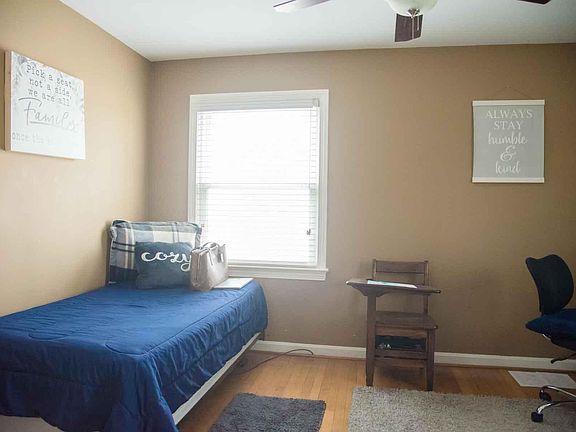 4th image of 33035 Linden Dr
