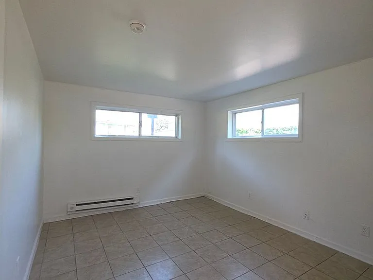 511 W Water St #A — Photo 7