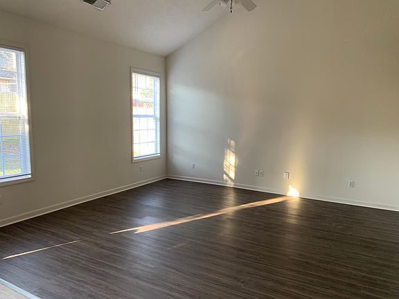 4th image of 712 Sprucewood Dr