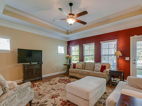 5th image of 716 Meadowcroft Ln