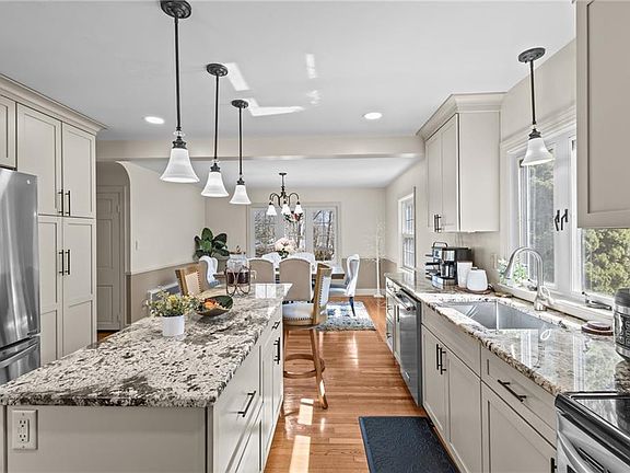 5th image of 74 Hillside Rd