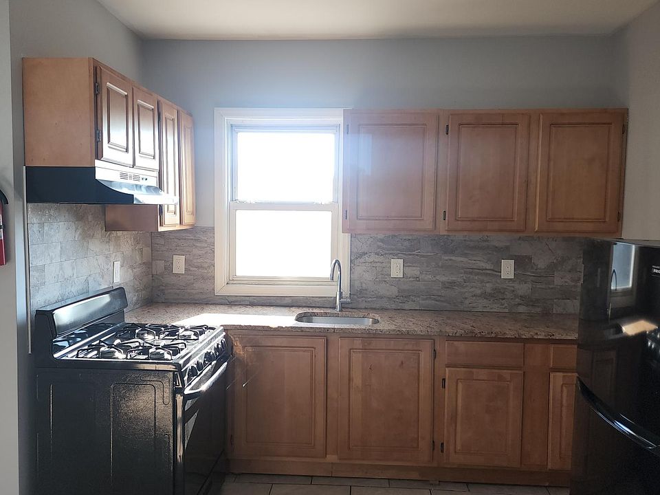 1st image of 225 New St #3RR
